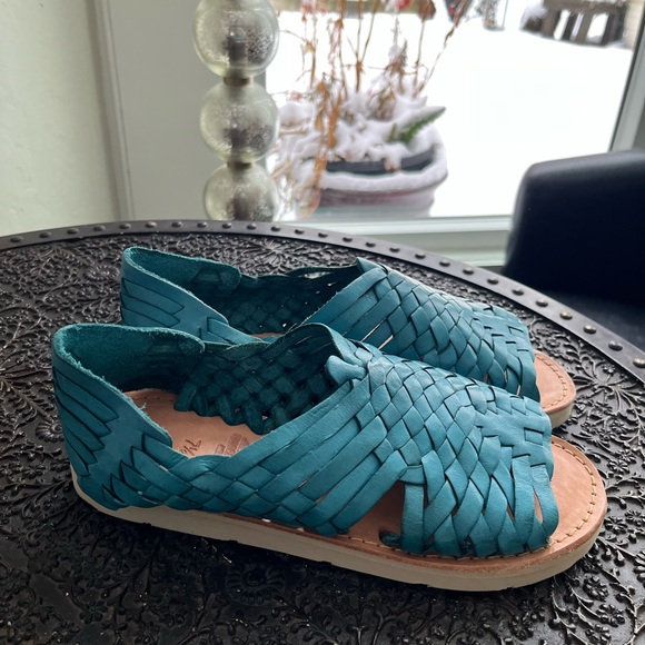 NEW BRAND X HURACHE SANDALS IN BLUE TURQUOISE 7.5 - Picture 2 of 4